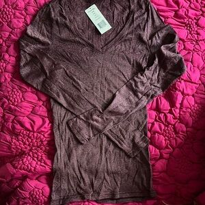 V-Neck Long Sleeve Top in Shimmering purple